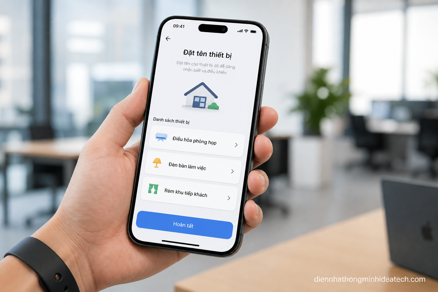 Màn hình ứng dụng smarthome hiển thị danh sách thiết bị được đặt tên theo vị trí văn phòng