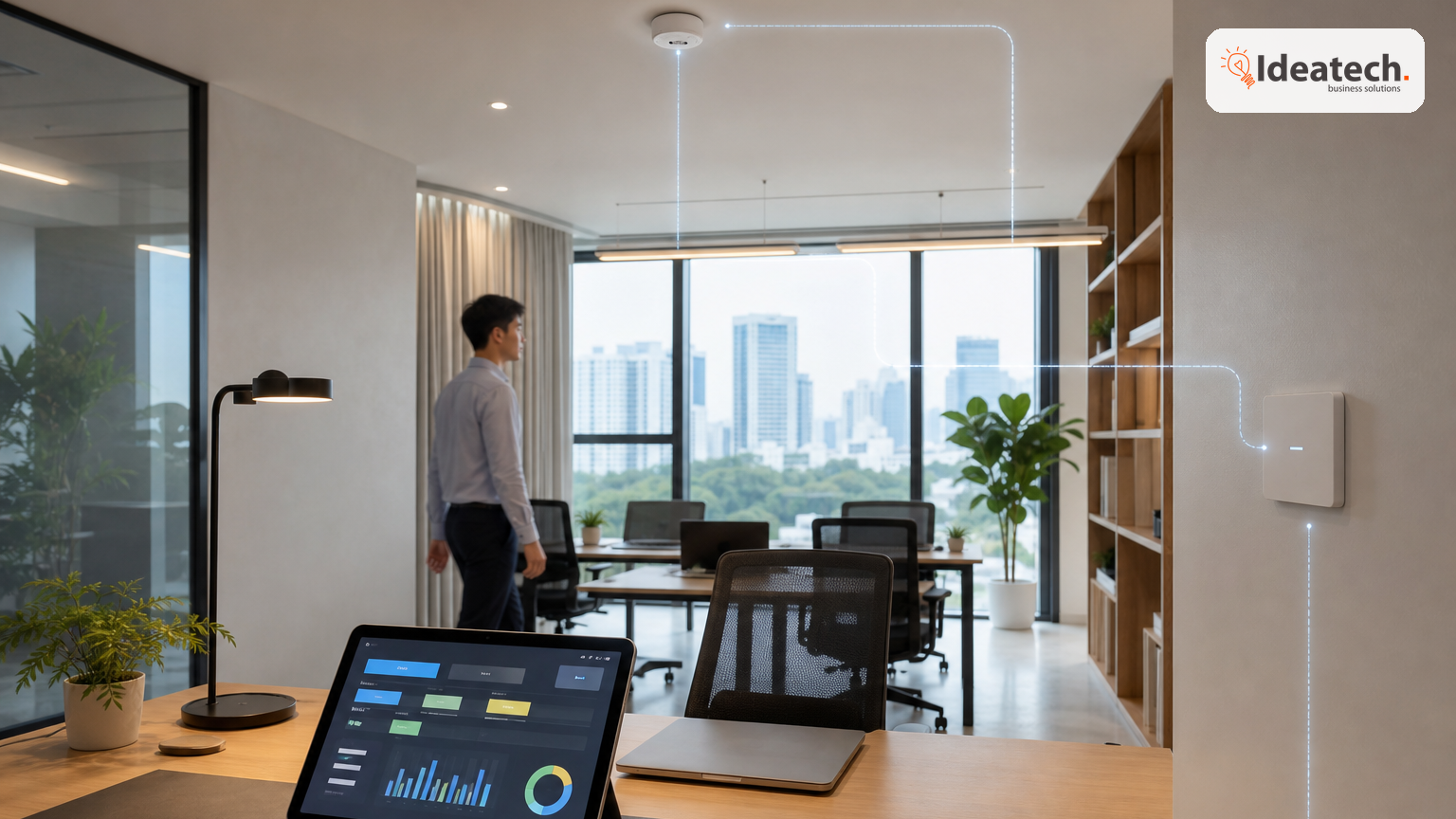 Văn phòng nhỏ hiện đại có cảm biến hiện diện và công tắc thông minh điều khiển đèn